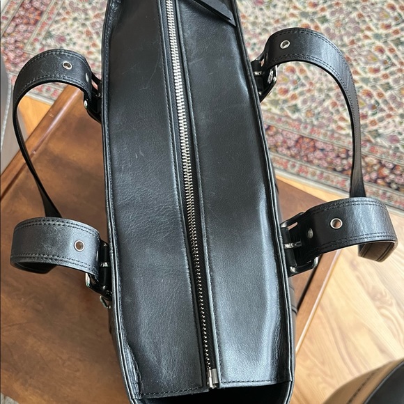 Coach Legacy Hampton large zip topTote Shopper. - Picture 8 of 16